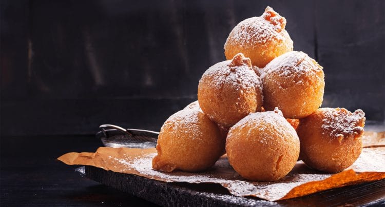 buñuelos de viento típicos en el mes de octubre